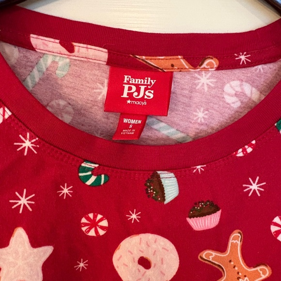 Macy's Red Holiday Christmas Pajama Set - Picture 4 of 6